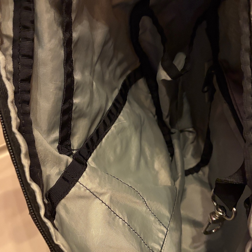 Sleek Black Shoulder Bag - Picture 8 of 9